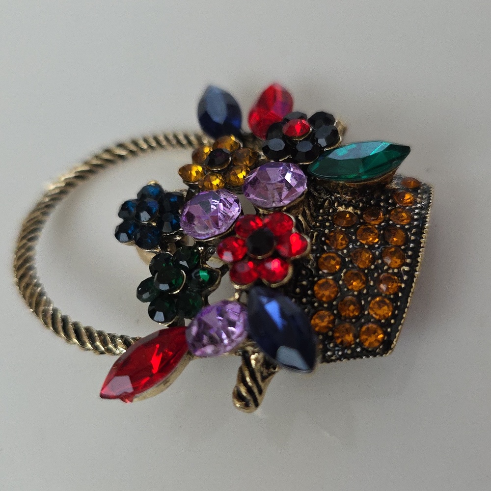 Floral Gem filled Weave Basket Brooch - Picture 4 of 4